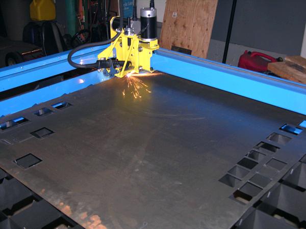 د لوړ سمیټ کټ اوسپنې، د کاربن فلز فلزي CNC ماشین کوچنۍ CNC پلازما کاٹنے ماشین